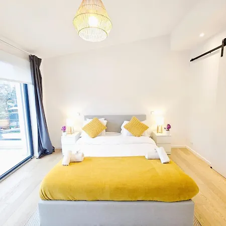 Exceptional 3br With Private Terrace&garden 아파트